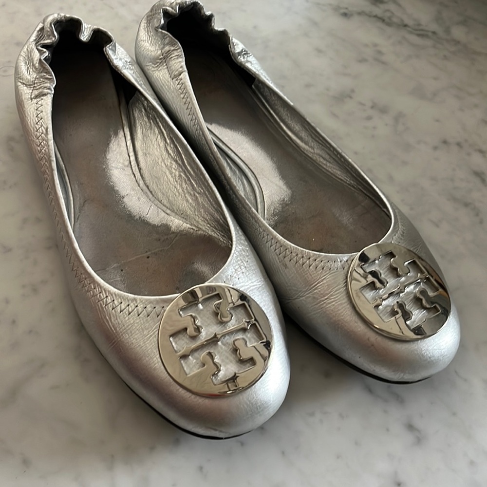 Silver Tory Burch Flats, size 12